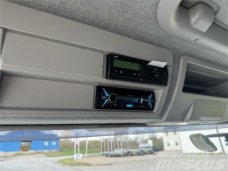 Iveco Eurocargo 120 med knæklad Вантажівки-платформи/бокове розвантаження