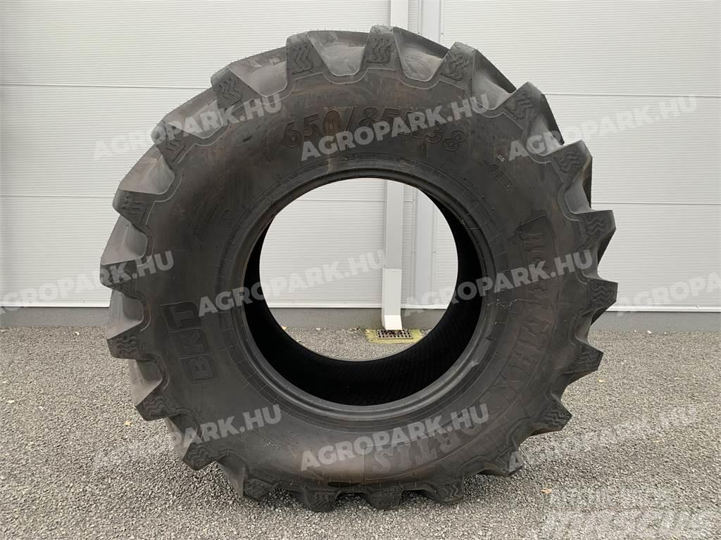 BKT tire in size 650/85R38 Колеса