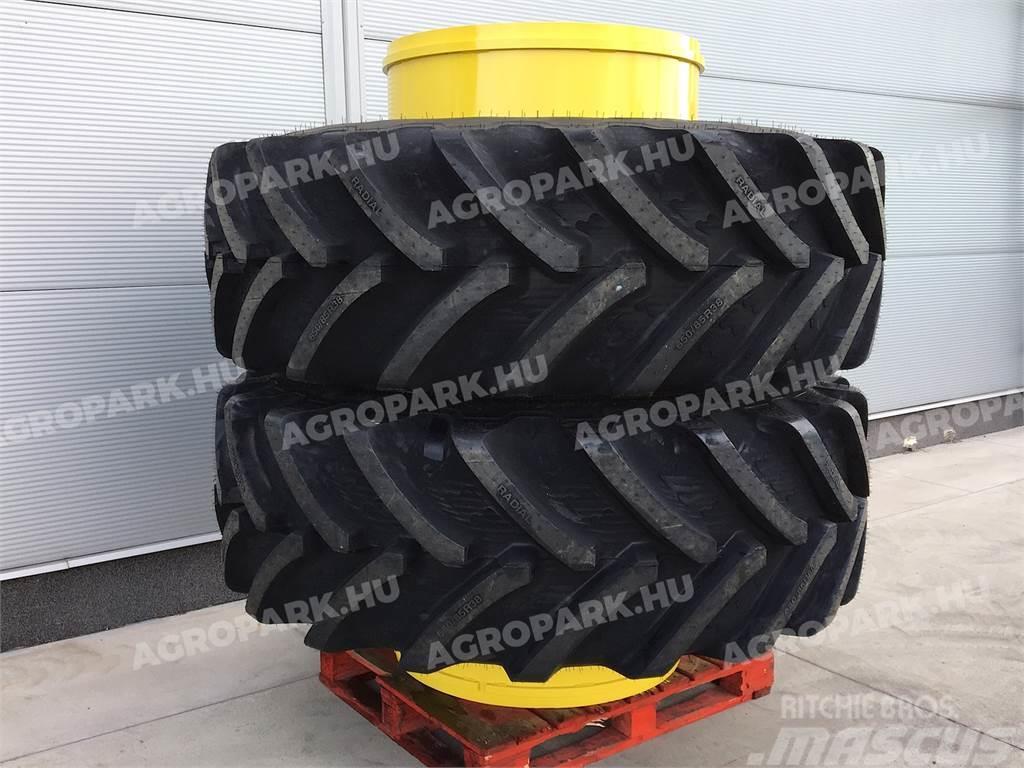  Twin wheel set with BKT 650/85R38 tires Спарені колеса