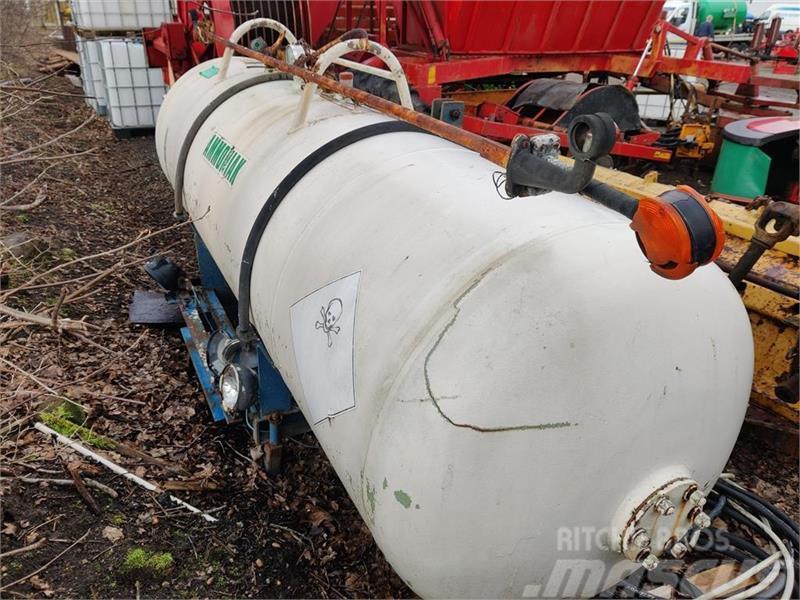  - - -  Fronttank 1500 liter Самохідні обприскувачі