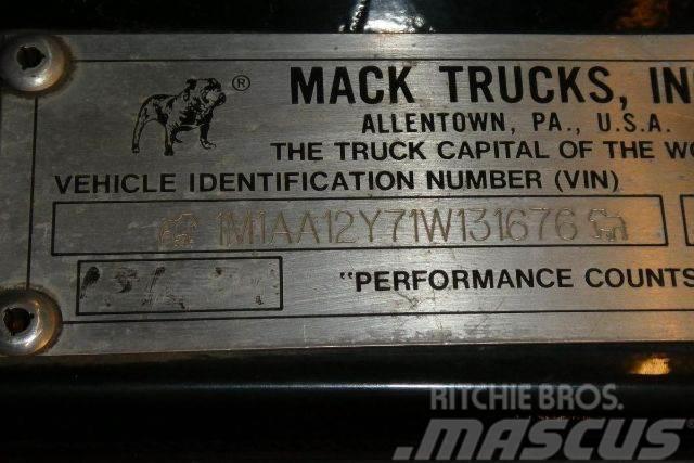 Mack CH613 Шасі з кабіною