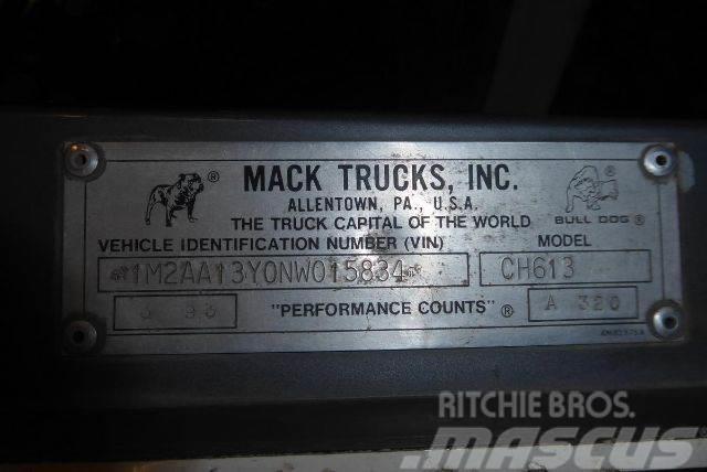 Mack CH613 Шасі з кабіною