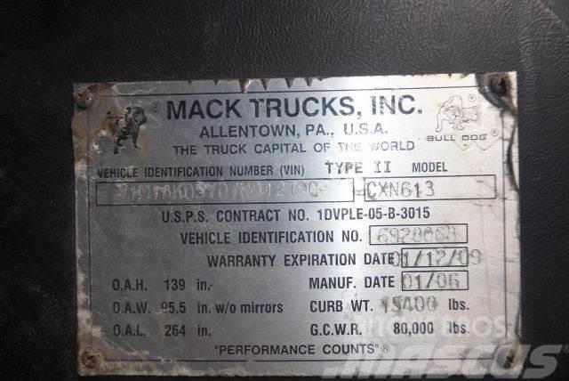 Mack CXN613 Шасі з кабіною