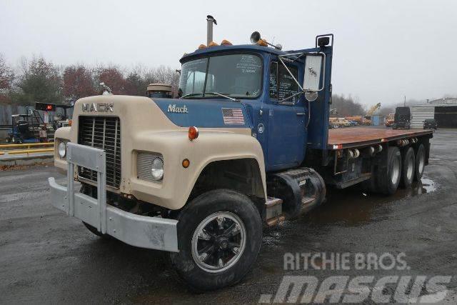 Mack RD686S Вантажівки-платформи/бокове розвантаження