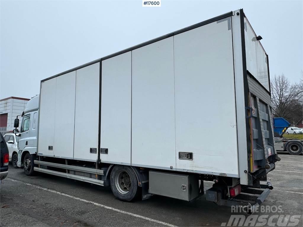 DAF CF370 4x2 box truck w/ full side opening and lifti Фургони