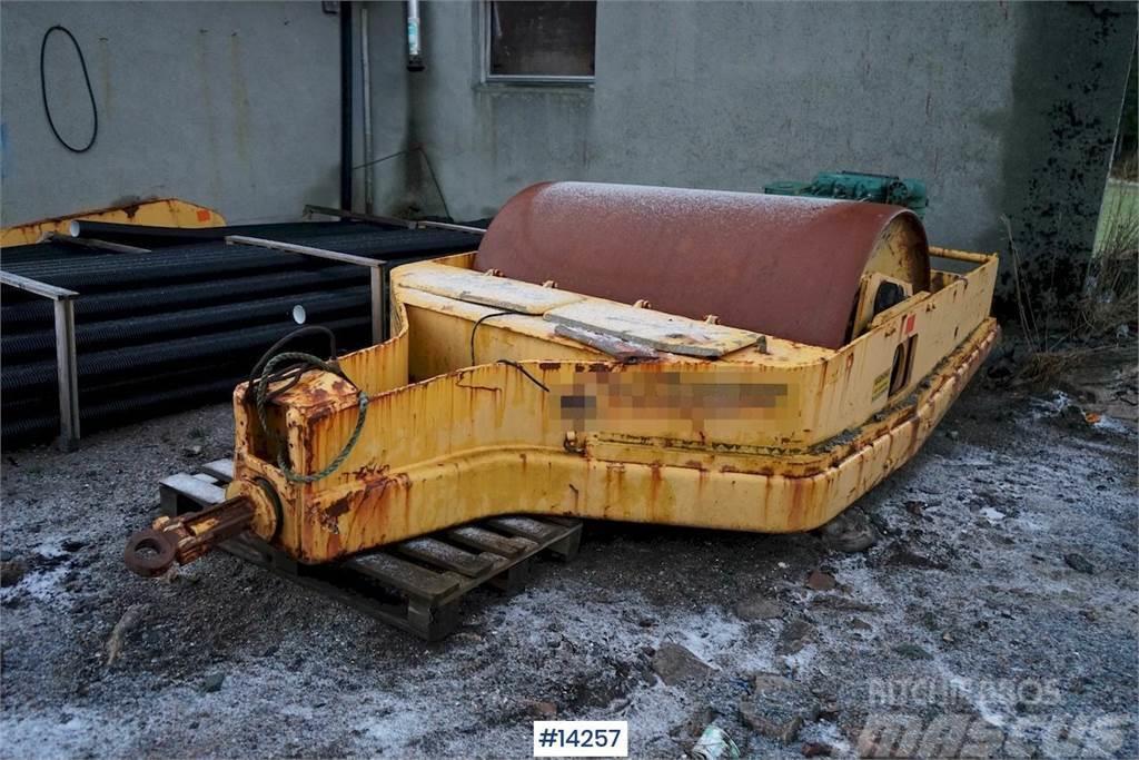 Lokomo AT-52 Drag roller Котки тротуарні
