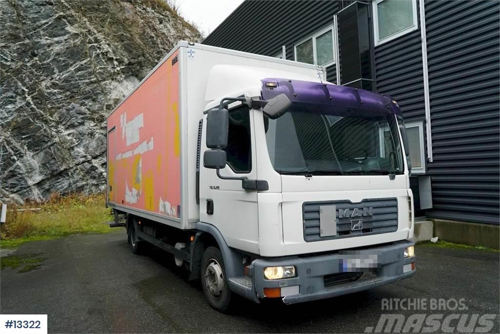 MAN TGL 8.210 Box truck w/ Zepro Lift Фургони