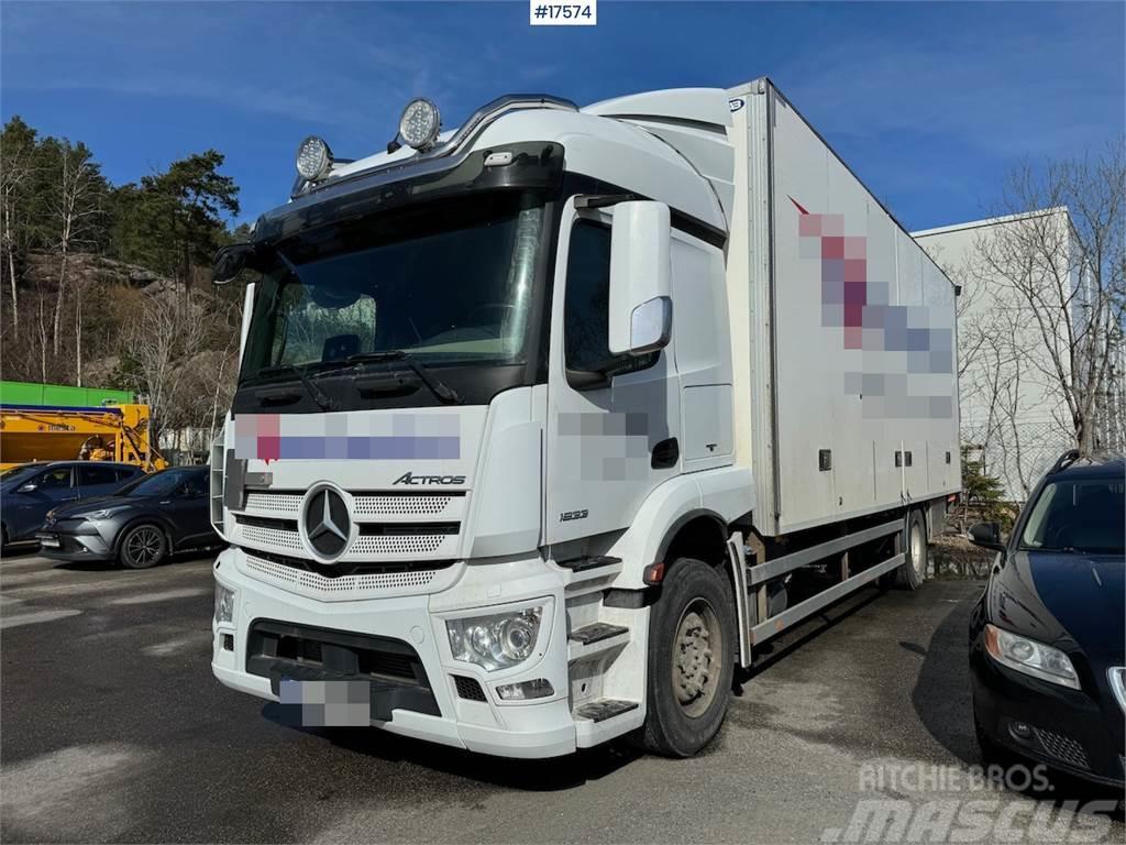 Mercedes-Benz Actros 1833 4x2 box truck w/ full side opening and Фургони