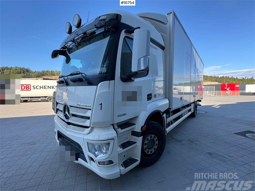 Mercedes-Benz Actros 1835 4x2 box truck w/ full side opening and Фургони