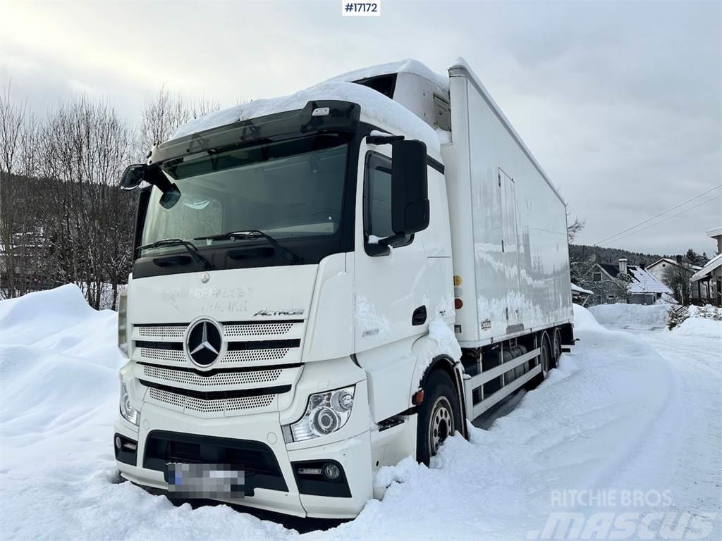 Mercedes-Benz Actros 2551 6x2 Box Truck w/ fridge/freezer unit. Фургони