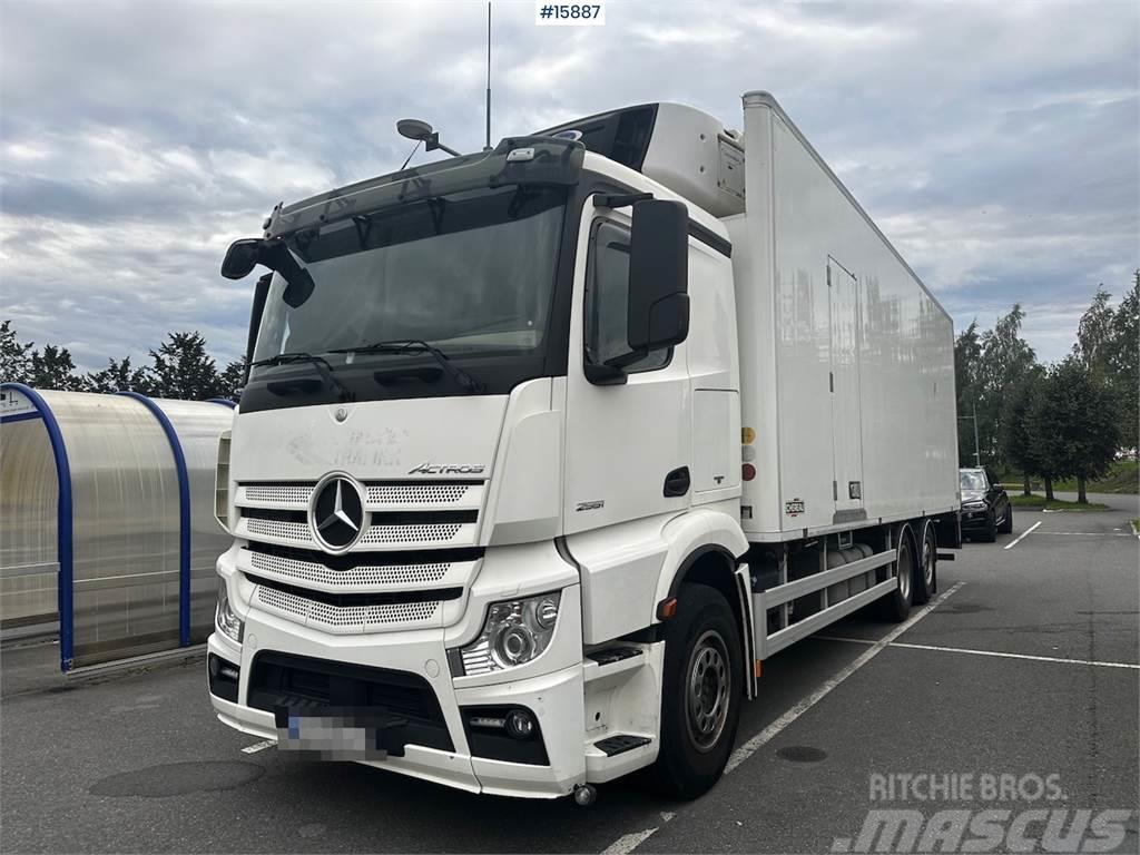 Mercedes-Benz Actros 6x2 Box Truck w/ fridge/freezer unit. Фургони