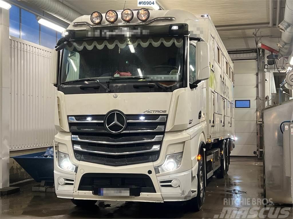 Mercedes-Benz Actros Animal transport truck w/ lift Комунальні автомобілі / автомобілі загального призначення