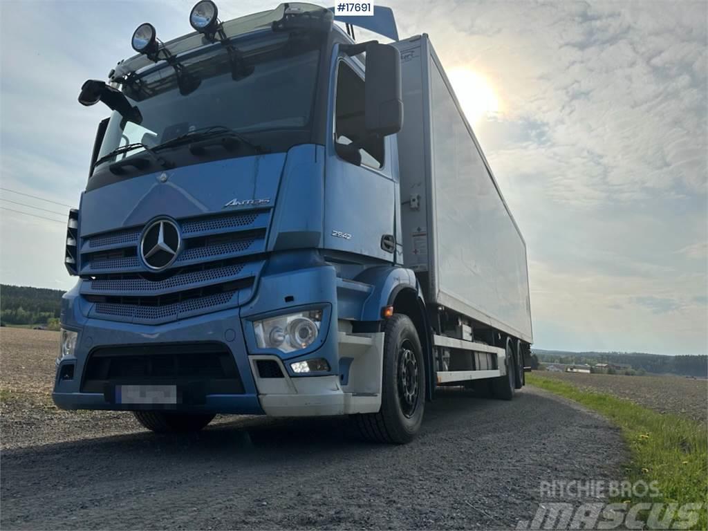 Mercedes-Benz Antons 6x2 Box truck w/ fridge/freezer unit. Фургони