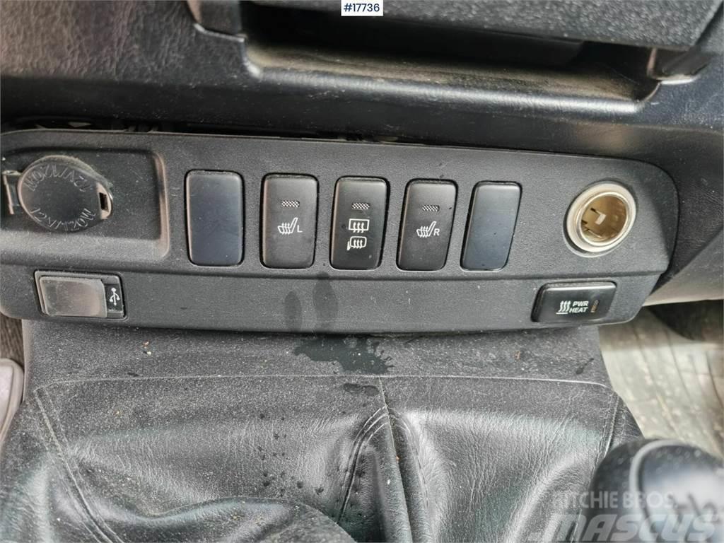 Toyota Hilux 4x4 Manual transmission. Summer and winter w Панельні фургони