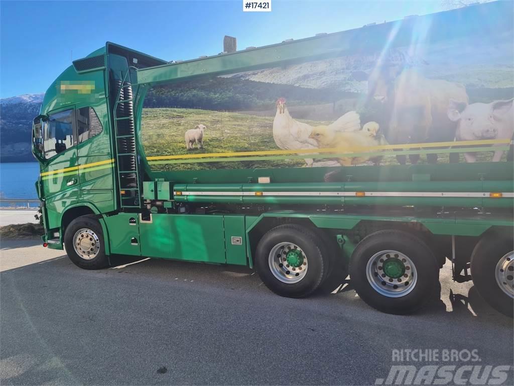 Volvo FH 8x4 bulk truck w/ VM Tarm 2 axle bulk trailer Вантажівки / спеціальні