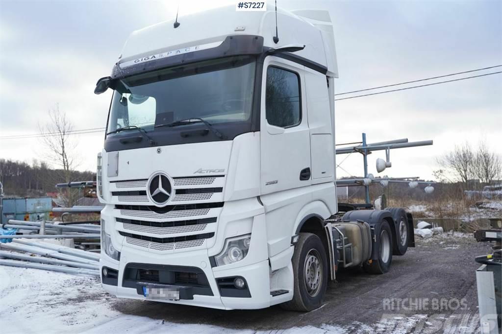 Mercedes-Benz Actros 6x2 Tractor Unit with Mirrorcam Тягачі