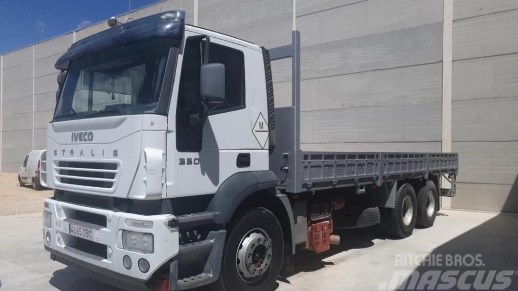 Camion RIGIDO CON CUNAS Вантажівки / спеціальні