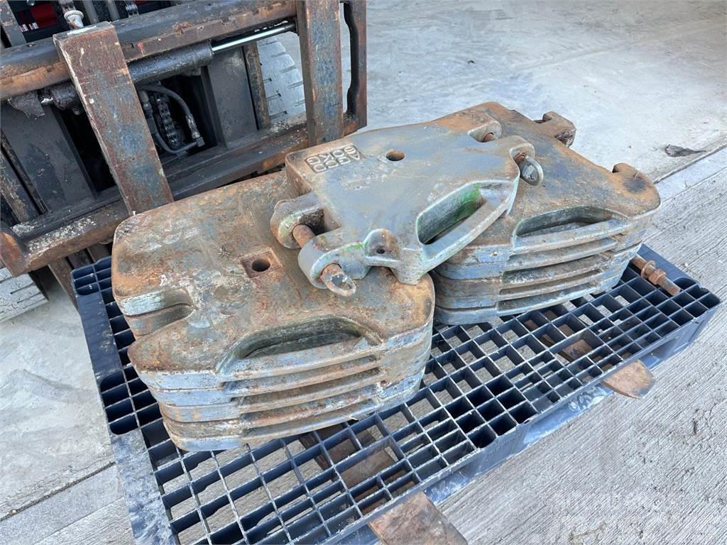 Massey Ferguson Set of front weights with centre tow weight Фронтальні ваги