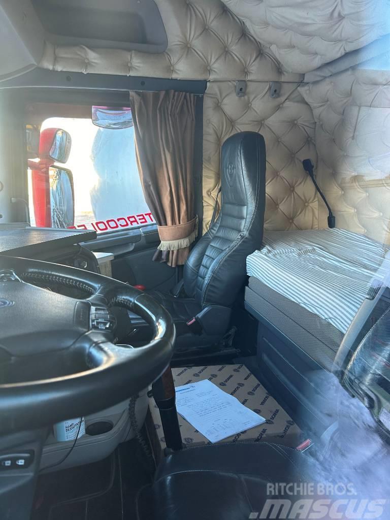 Scania R560 8x4*4 R 560, 8x4*4 Шасі з кабіною