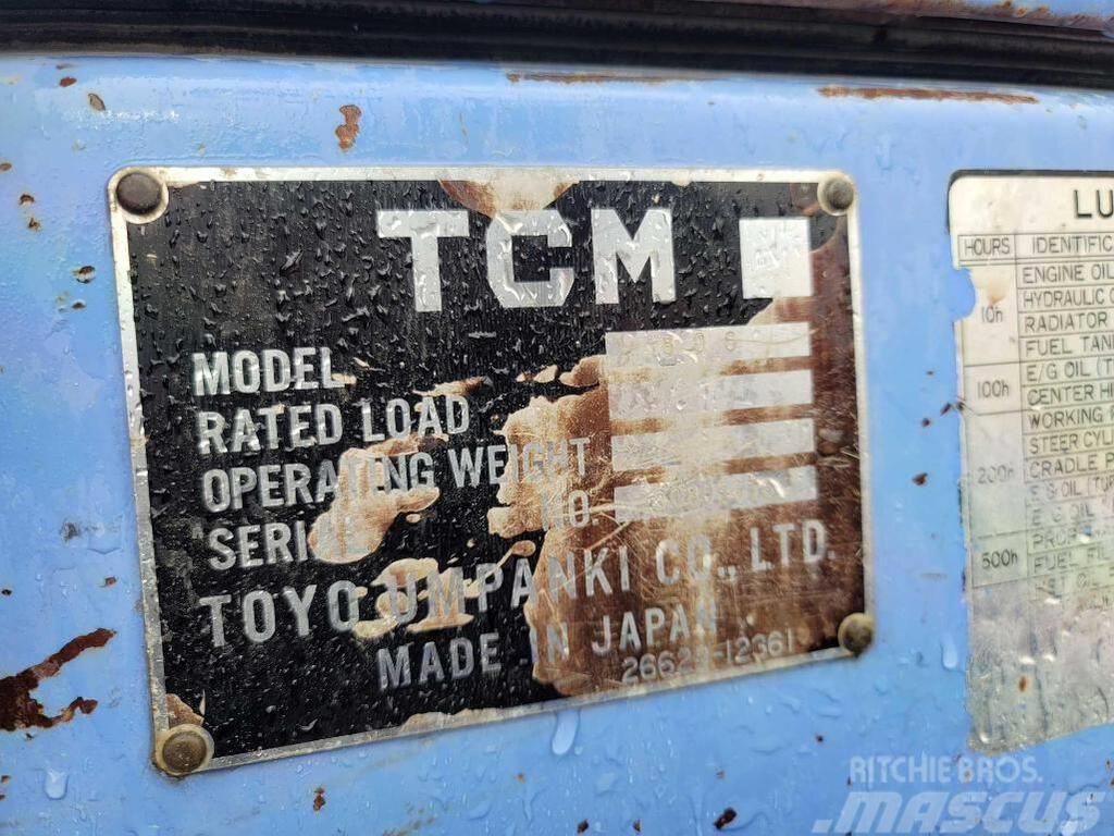 TCM 806 Фронтальні навантажувачі
