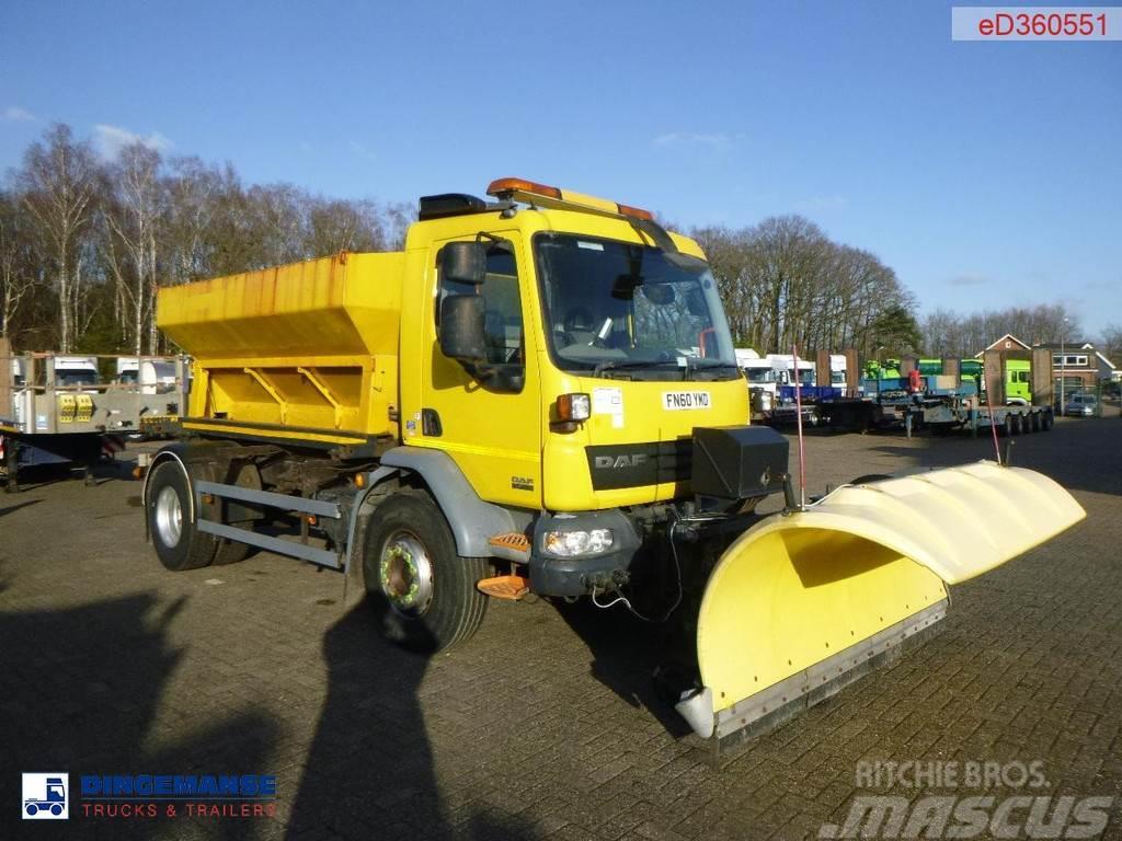 DAF LF 55.220 4x2 RHD gritter / snow plough Комбі/Вакуумні вантажівки