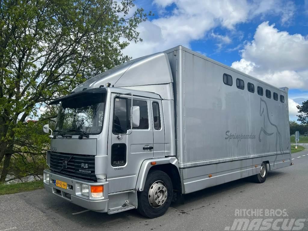 Volvo FL 614 12T 5 Paarden + Zadelkamer Автотранспорт для перевезення тварин