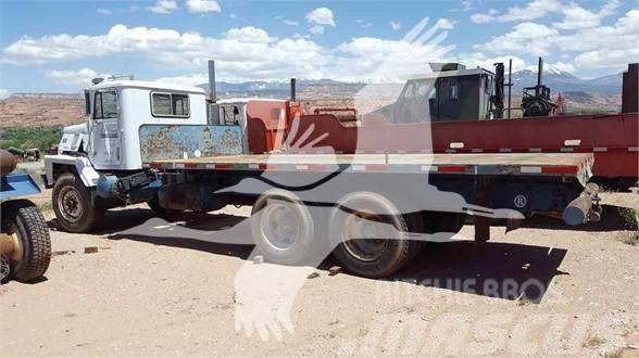 International PAYSTAR 5000 Вантажівки-платформи/бокове розвантаження
