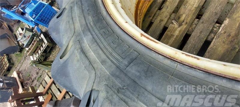 Pirelli 18.4 R38 hvid Спарені колеса