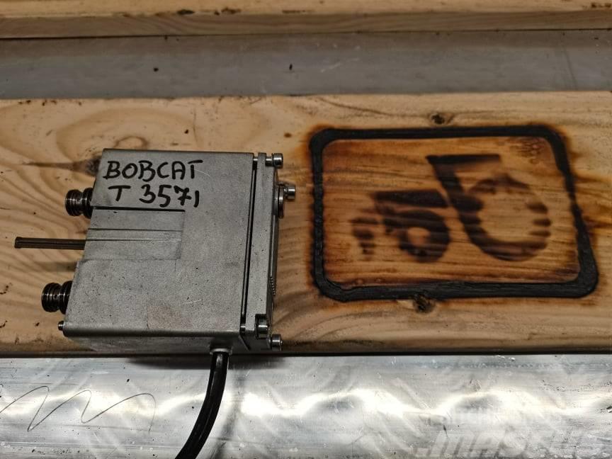 Bobcat T .... {new distributor coil } Двигуни