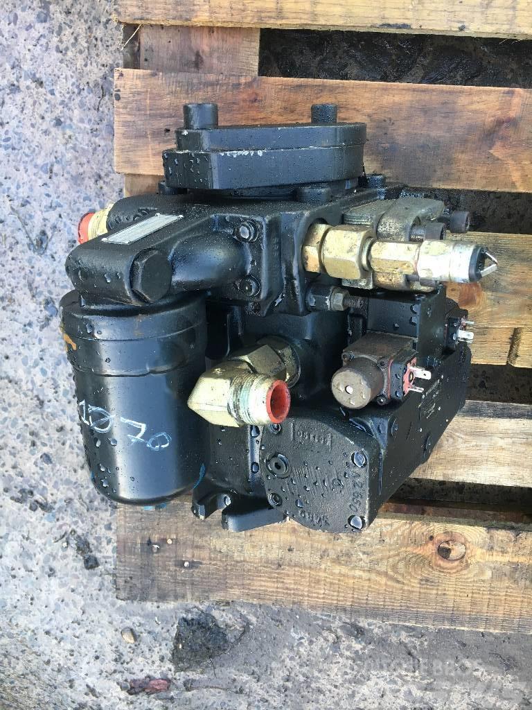Timberjack 1070 Trans pump F058046 Коробка передач