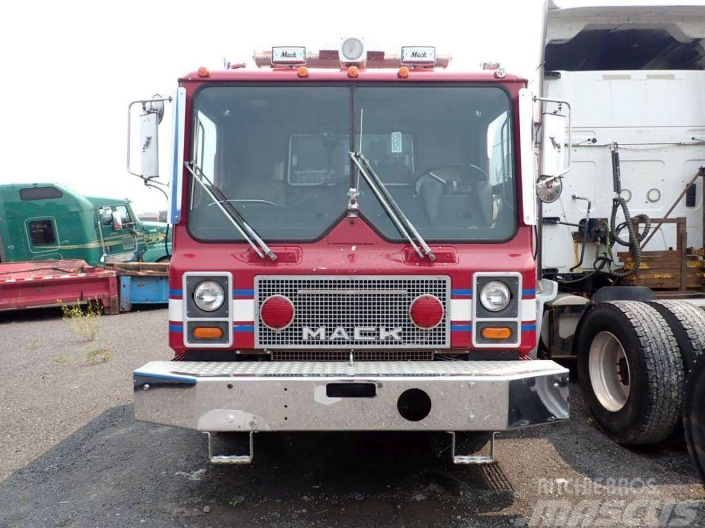 Mack MR686P Пожежні машини та устаткування