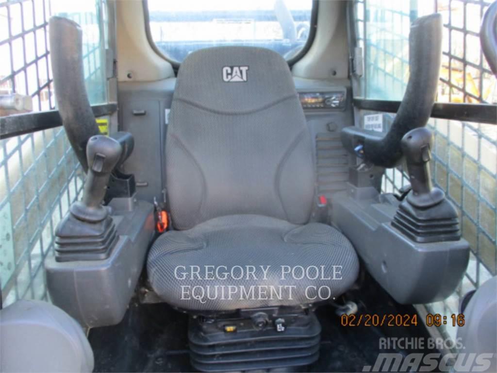 CAT 299D3 Гусеничні вантажники