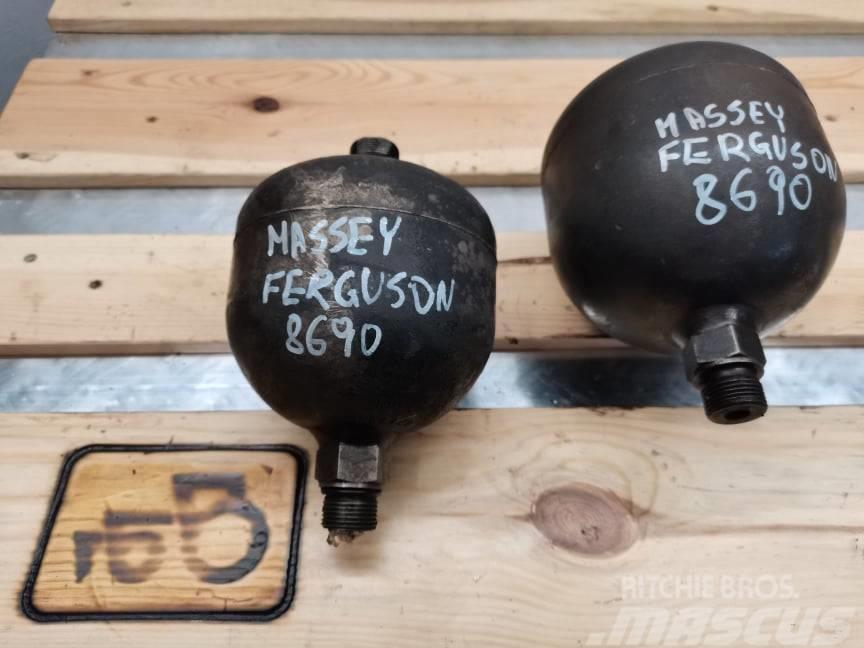 Massey Ferguson 8690 {hydraulic accumulator axle Гідравліка