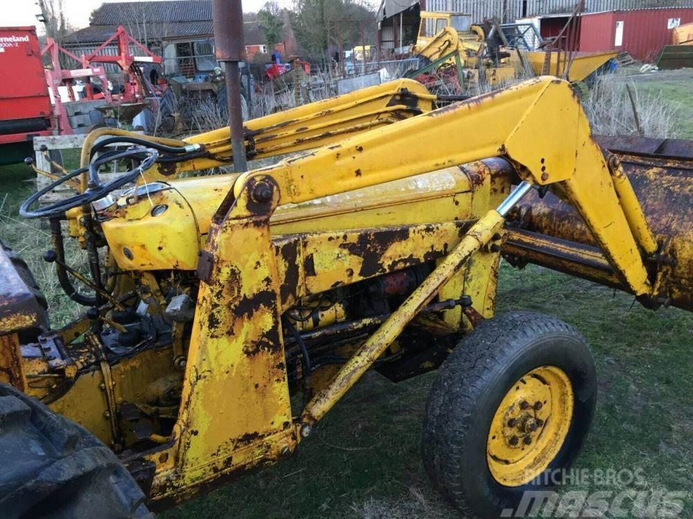 Massey Ferguson 135 Loader tractor £1750 Інше обладнання