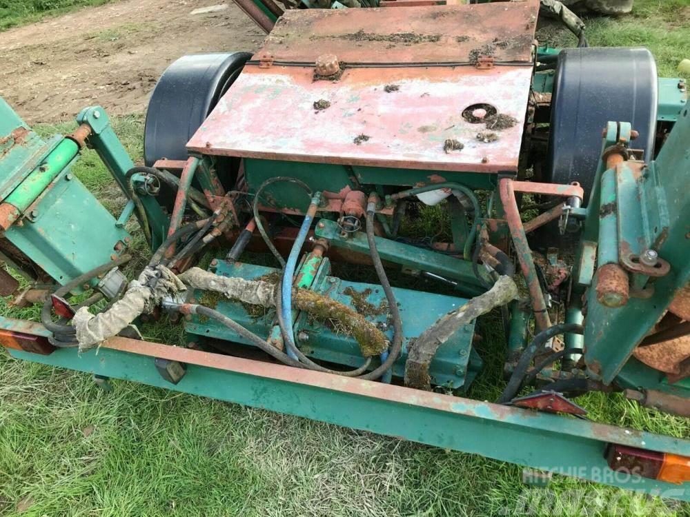 Ransomes gang mower 5 reel - tractor driven - £750 Самохідні газонокосарки