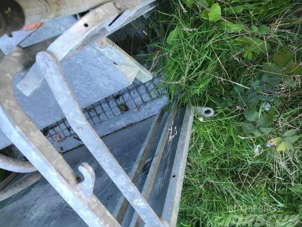  sheep turn over crate lightly used Інше тваринницьке обладнання