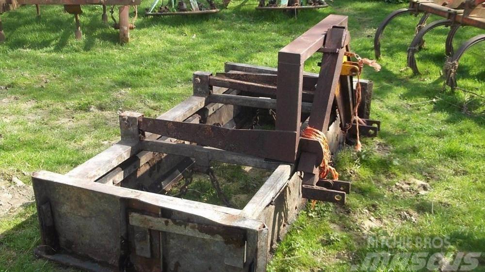  tractor mounted dung scraper £450 Польові шлейфи