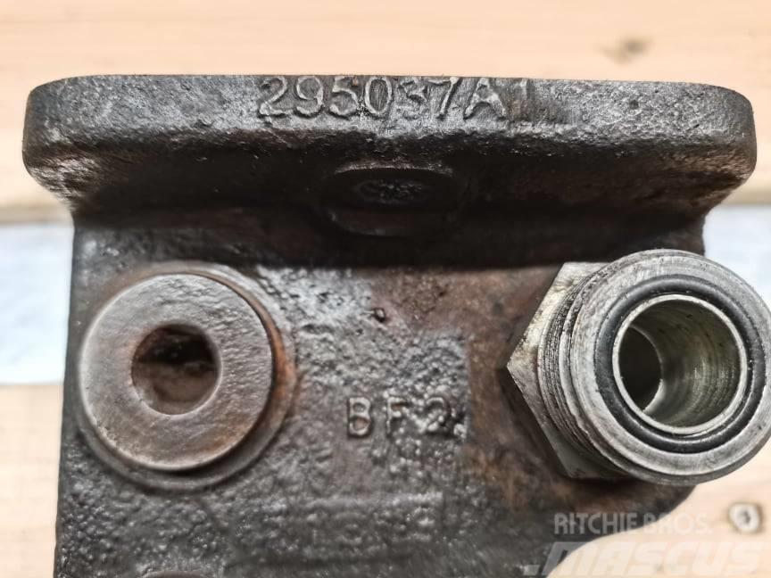 CASE MX 270 Magnum hydraulic socket Гідравліка