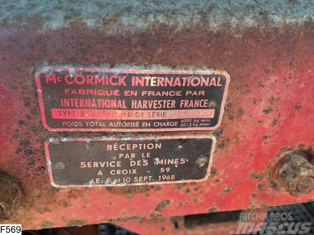International 851 Mc Cormick International 851 Зернозбиральні комбайни