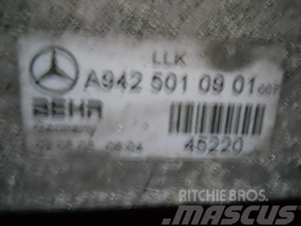 Mercedes-Benz Kühler, Ladeluftkühler Behr 9425010901 Actros Двигуни