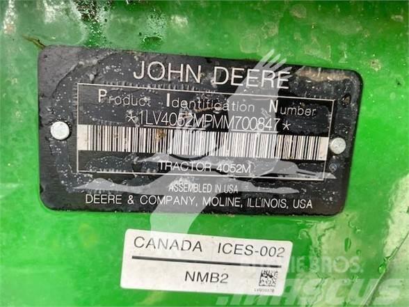 John Deere 4052M Трактори
