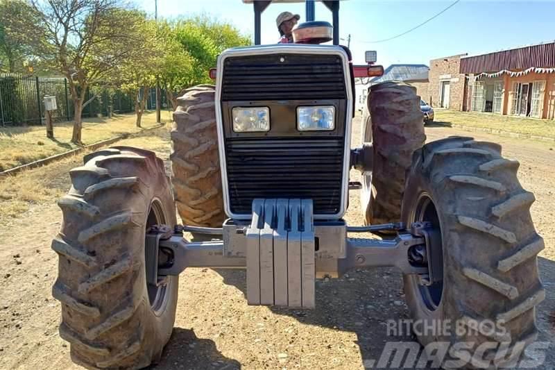 Massey Ferguson 399 4WD Tractor Трактори