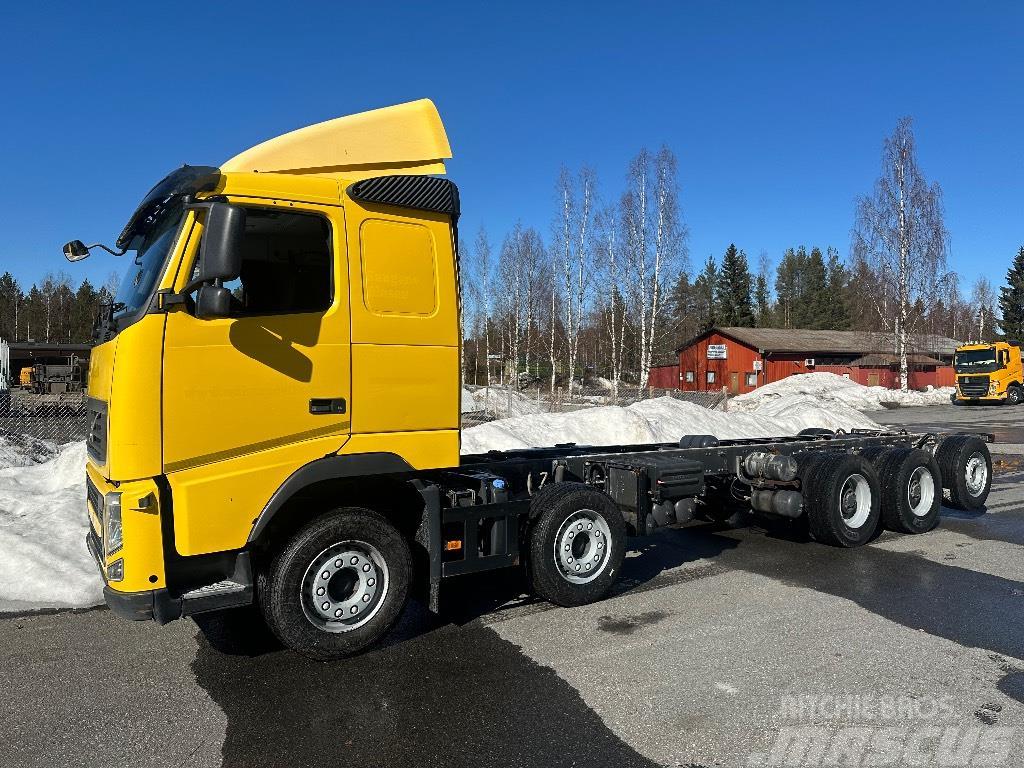 Volvo FH500 10x4 283tkm valmistuu ritilä-autoksi Вантажівки для лісозаготівель