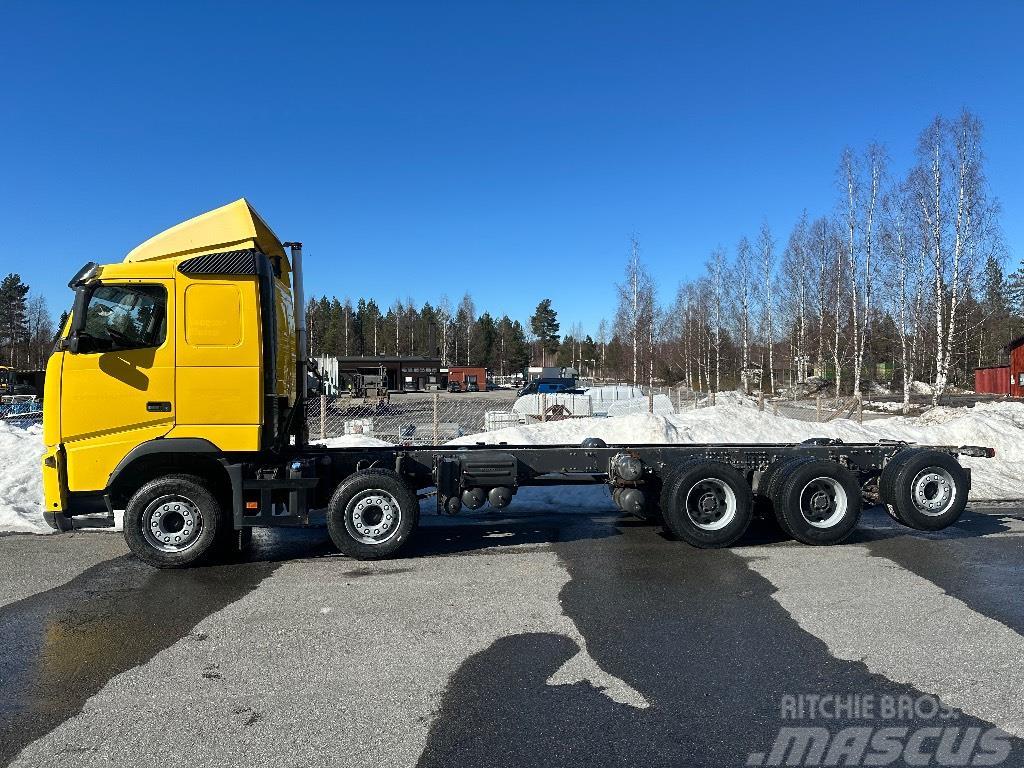 Volvo FH500 10x4 283tkm valmistuu ritilä-autoksi Вантажівки для лісозаготівель