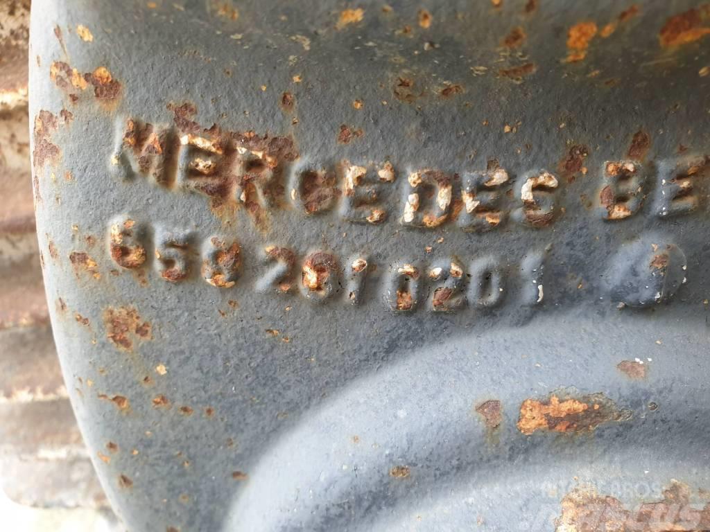 Mercedes-Benz VG 2400-3W/1 448 Гідравліка