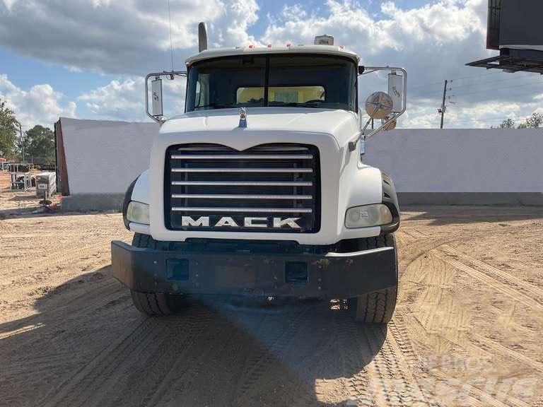 Mack CTP 713 B Вантажівки / спеціальні