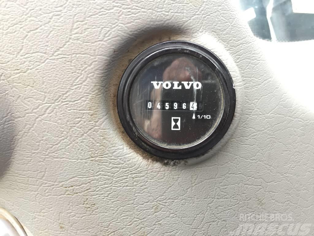Volvo EC 220 DL Гусеничні екскаватори