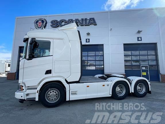 Scania R590A6x4NB, tandemløft Тягачі