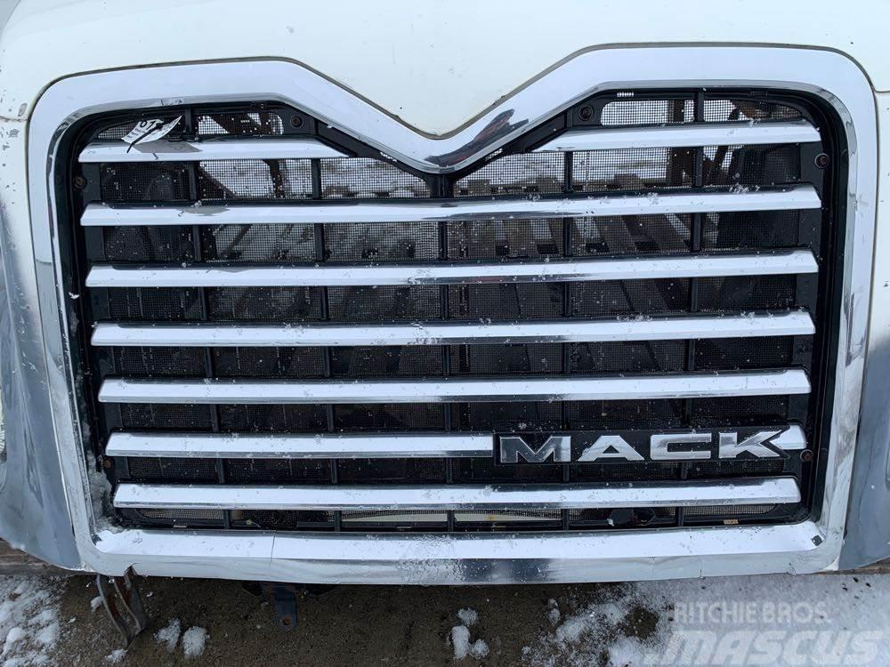 Mack Pinnacle CXU612 Кабіни