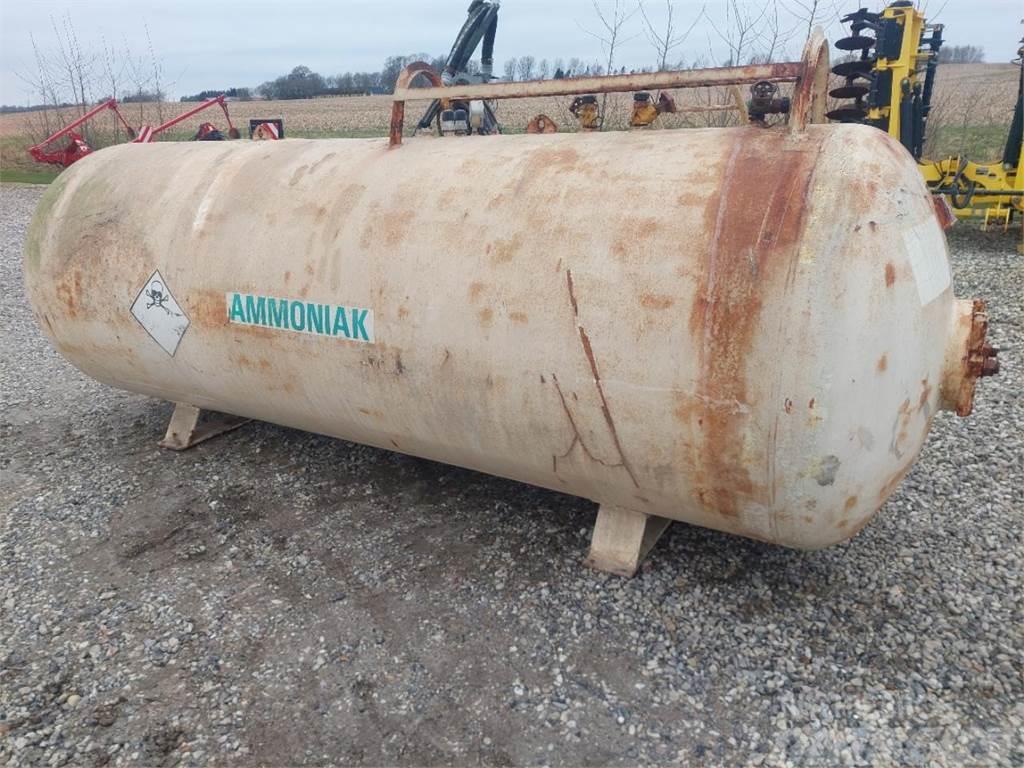 Agrodan Ammoniaktank 3200 kg Паливні та присадочні баки